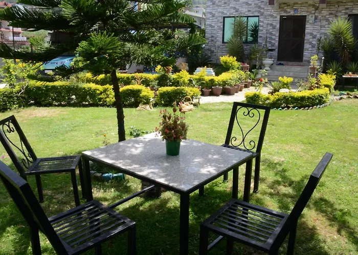 Beautiful House And Garden *