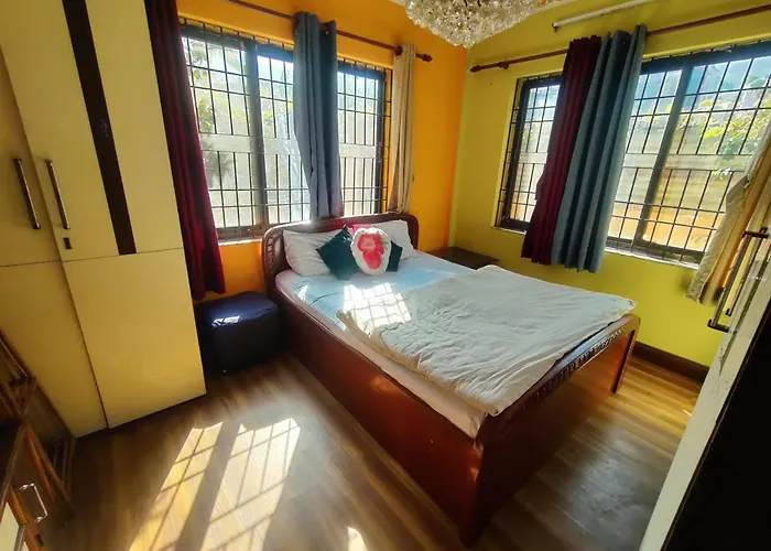 Ferienhaus Beautiful House And Garden Kathmandu